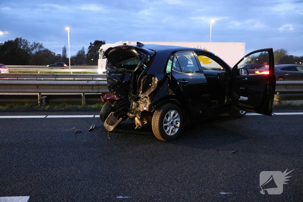 Zwaargewonden bij kettingbotsing op snelweg