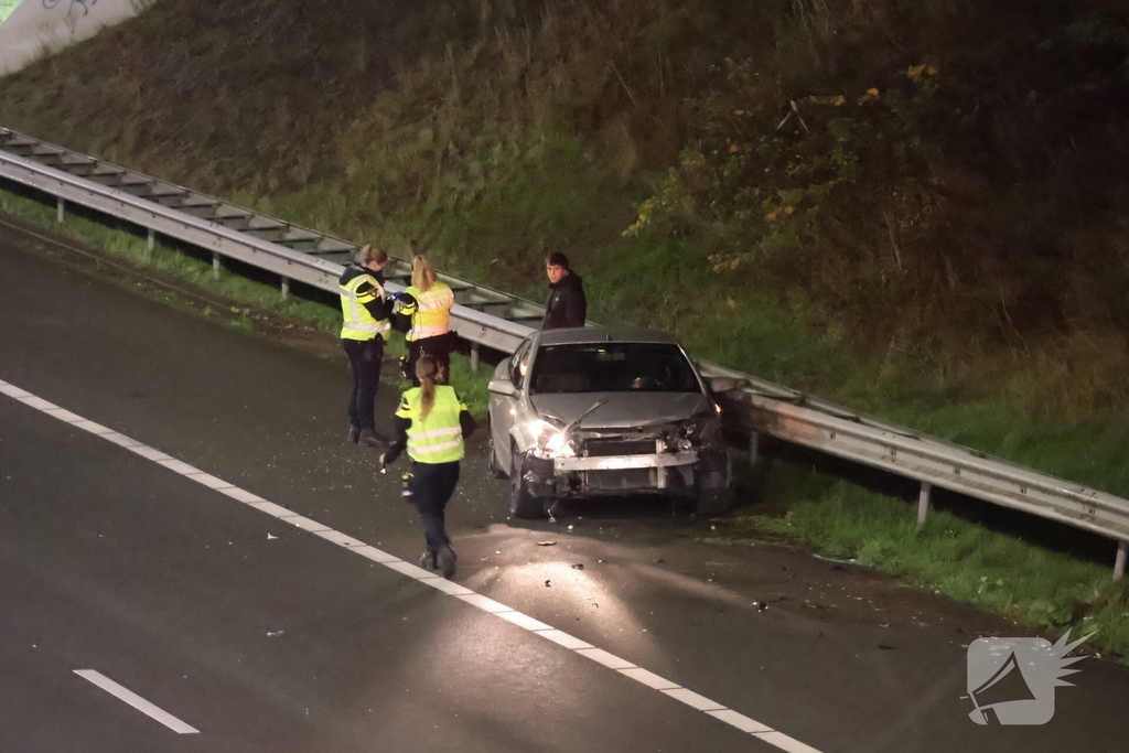 Botsing op snelweg leidt tot bevrijding van inzittende