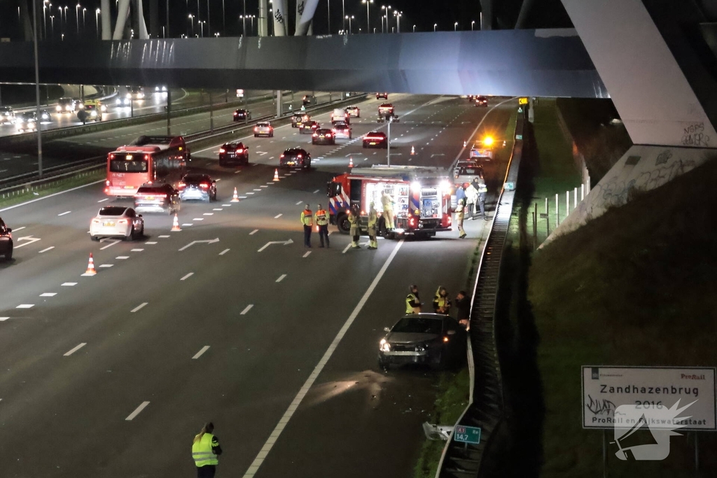 Botsing op snelweg leidt tot bevrijding van inzittende