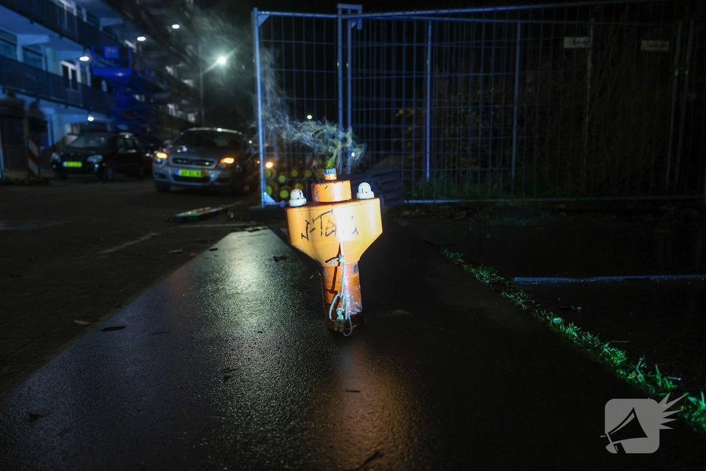 Woningbrand door noodsignaal met oranje rook