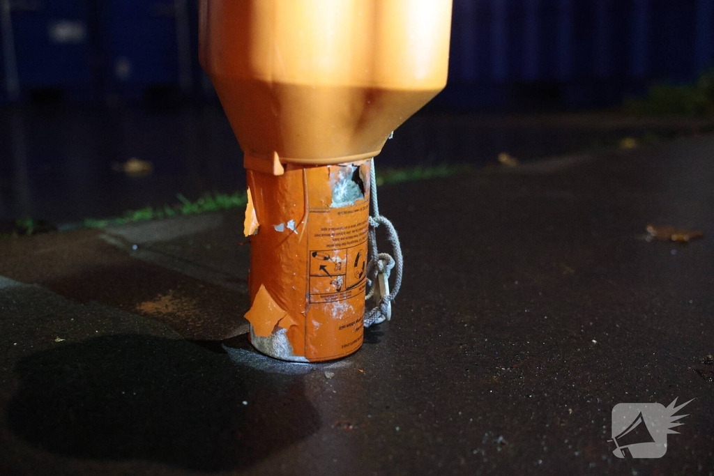 Woningbrand door noodsignaal met oranje rook