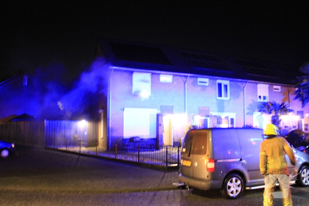 Woningbrand leidt tot ontruiming van woningen