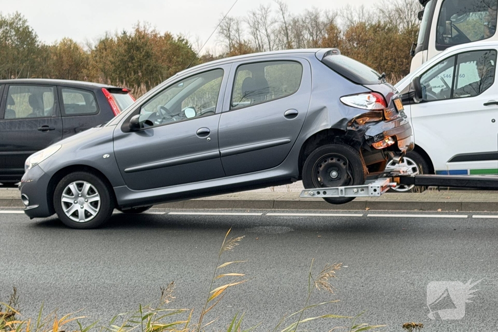 Ongeval leidt tot kopstaartaanrijding zonder gewonden