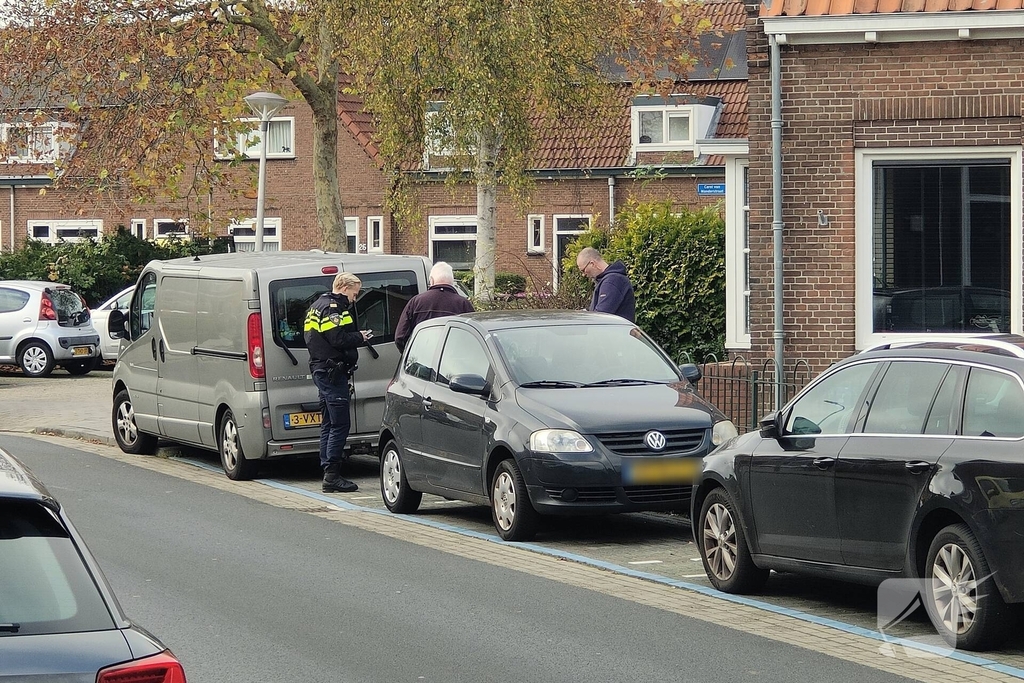 Fietser geschampt door bestelbus