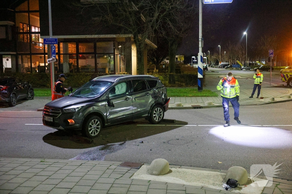 Forse aanrijding op drukke kruising