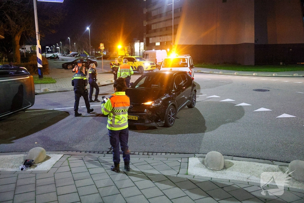 Forse aanrijding op drukke kruising