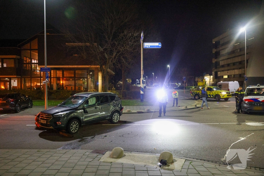 Forse aanrijding op drukke kruising