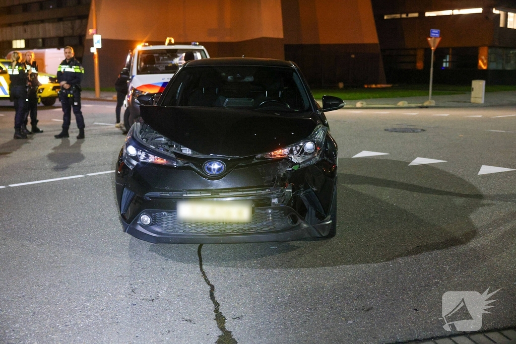 Forse aanrijding op drukke kruising