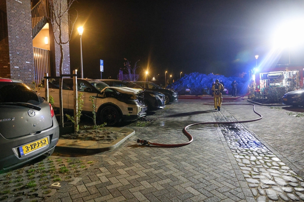 Auto volledig verwoest door brand