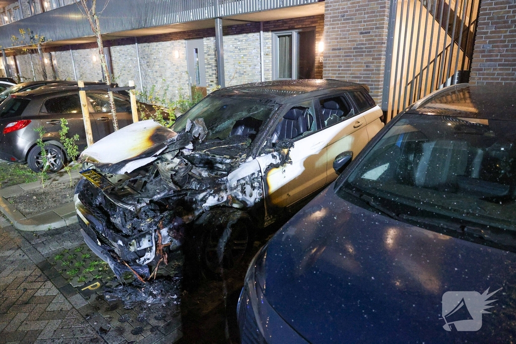 Auto volledig verwoest door brand