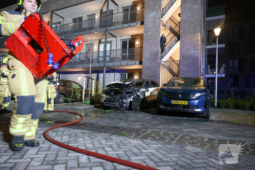 Auto volledig verwoest door brand