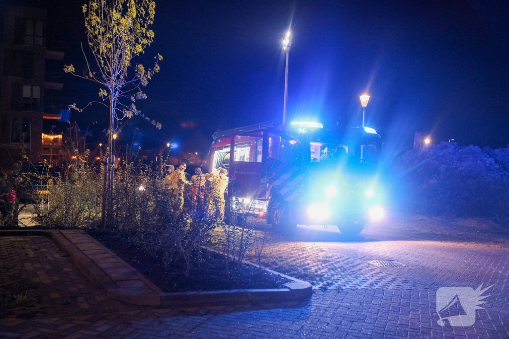Scooterbestuurder vlucht na autobrand