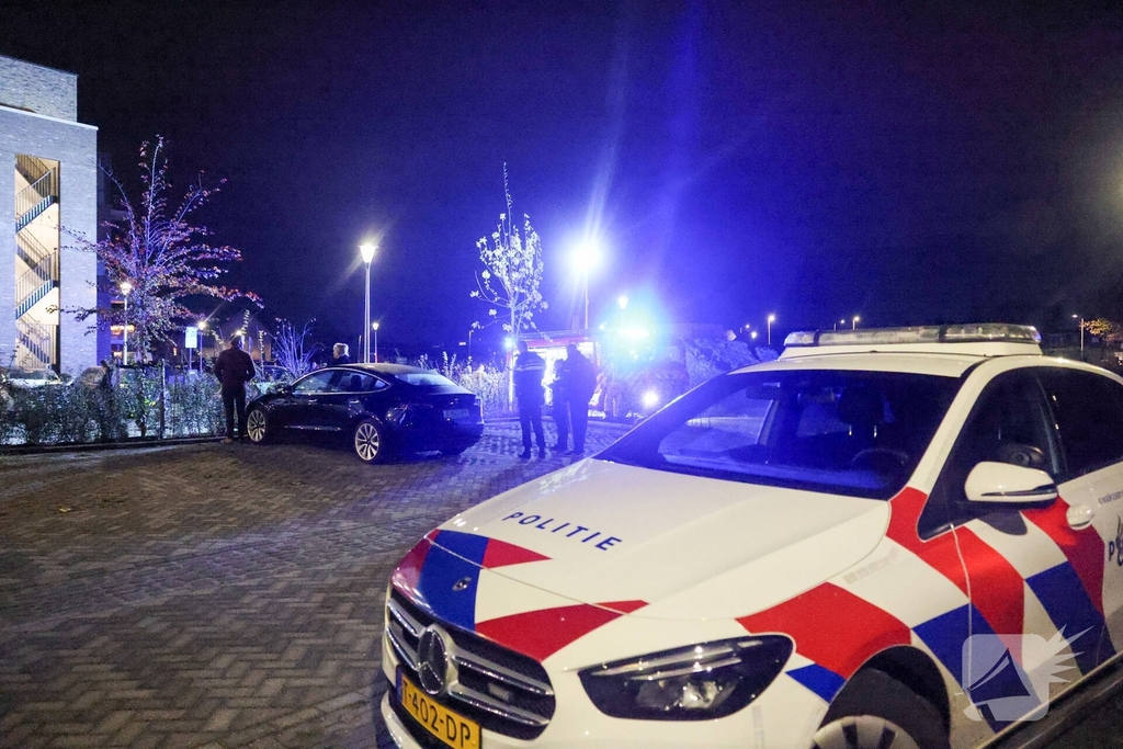 Scooterbestuurder vlucht na autobrand