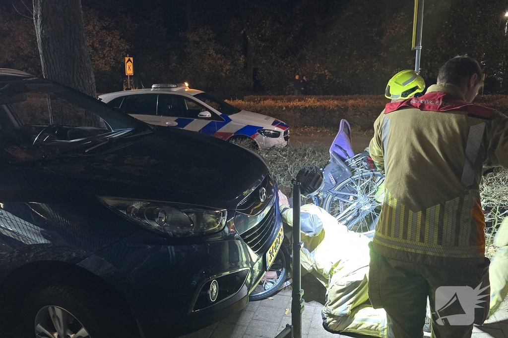 Automobilist rijdt fietser aan op fietspad