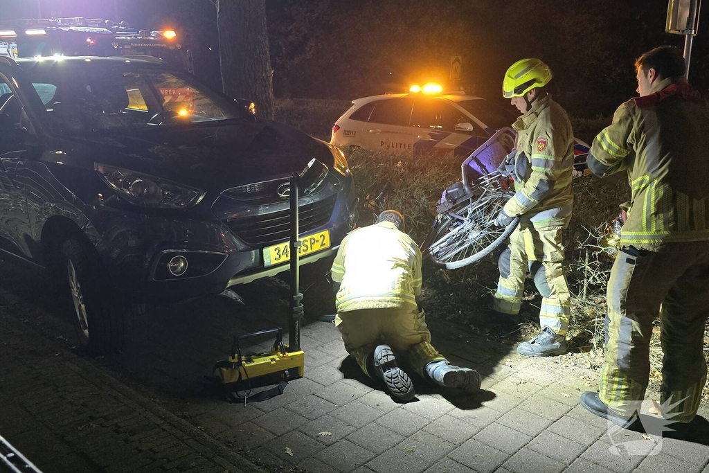 Automobilist rijdt fietser aan op fietspad