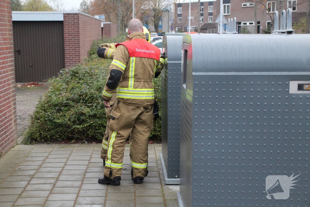 Klein brandje in container snel geblust