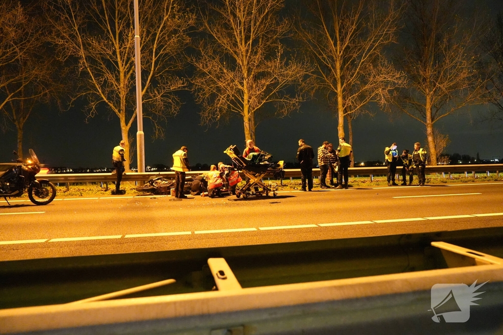 Ernstig ongeval met motor en auto op snelweg