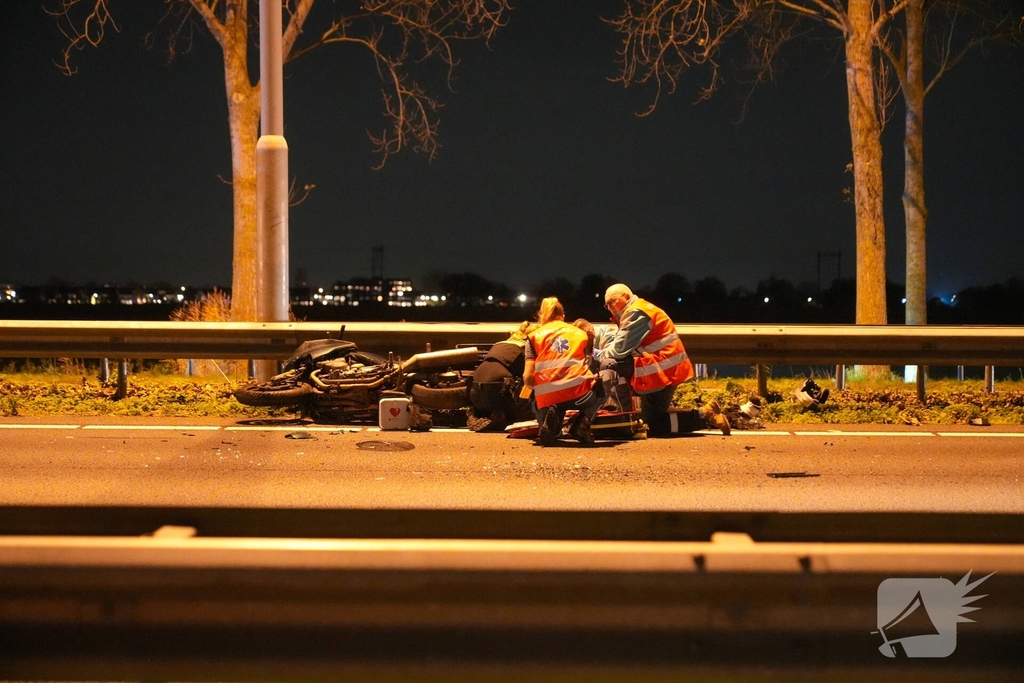 Ernstig ongeval met motor en auto op snelweg