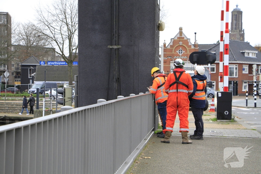 Onderzoek naar schade stadsbrug