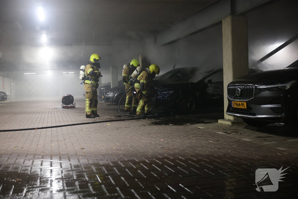 Industriebrand verwoest voertuigen in garage