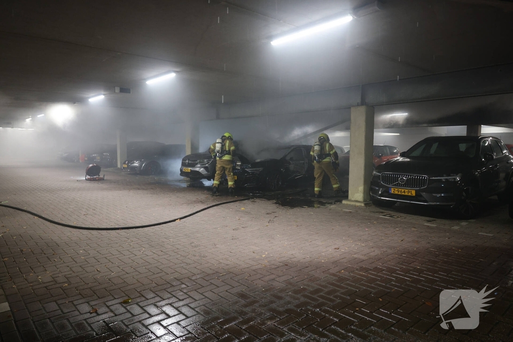 Industriebrand verwoest voertuigen in garage