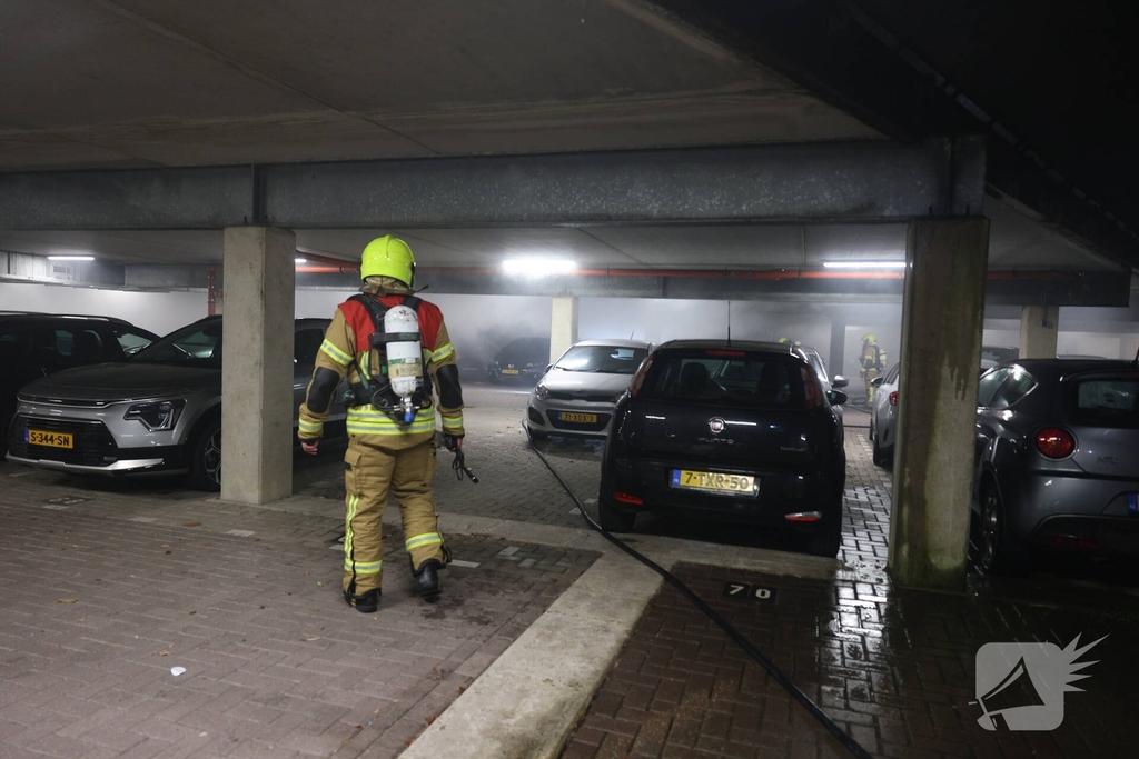 Industriebrand verwoest voertuigen in garage