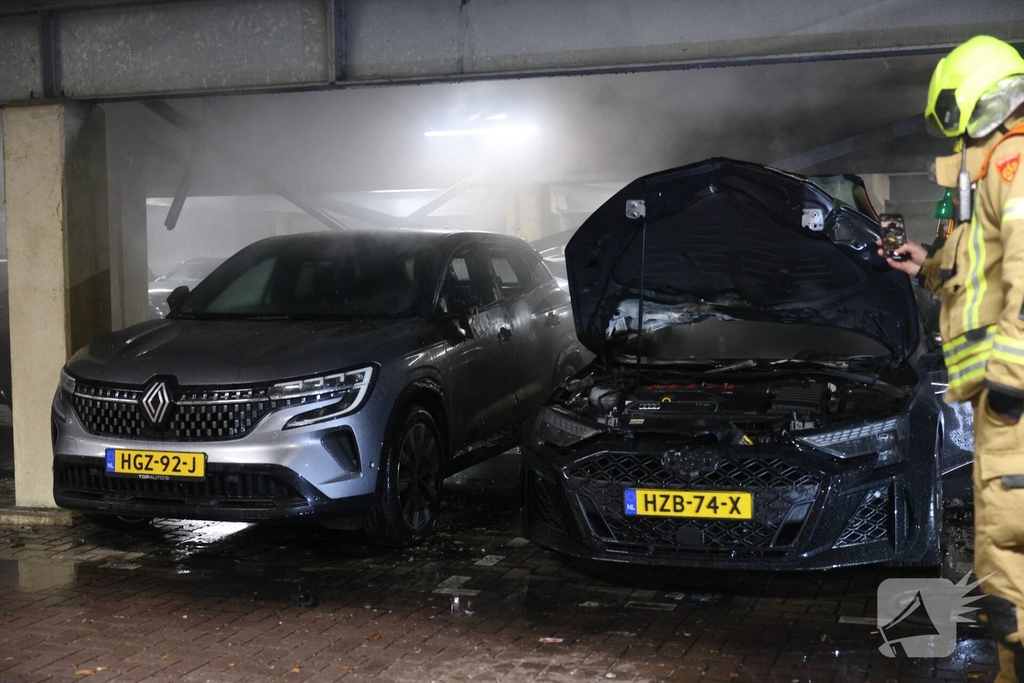 Industriebrand verwoest voertuigen in garage