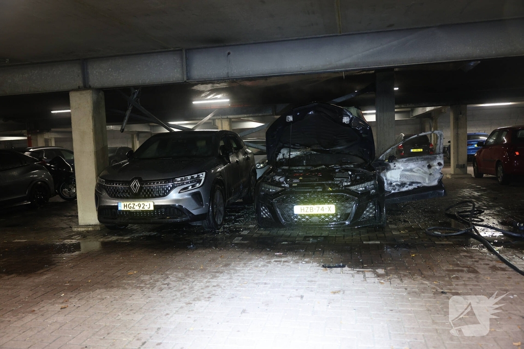 Industriebrand verwoest voertuigen in garage