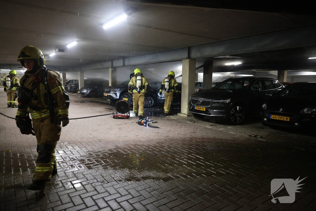 Industriebrand verwoest voertuigen in garage
