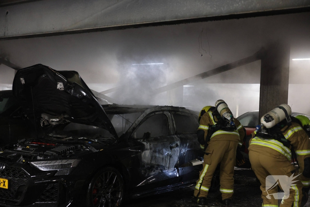 Industriebrand verwoest voertuigen in garage