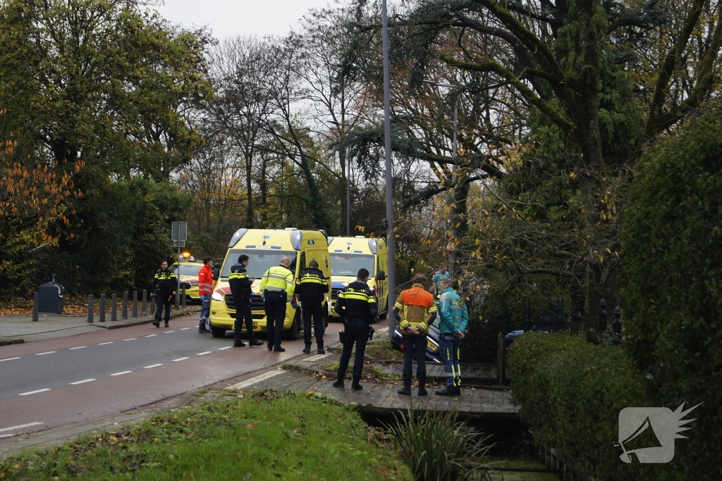 Auto raakt van weg en belandt in sloot