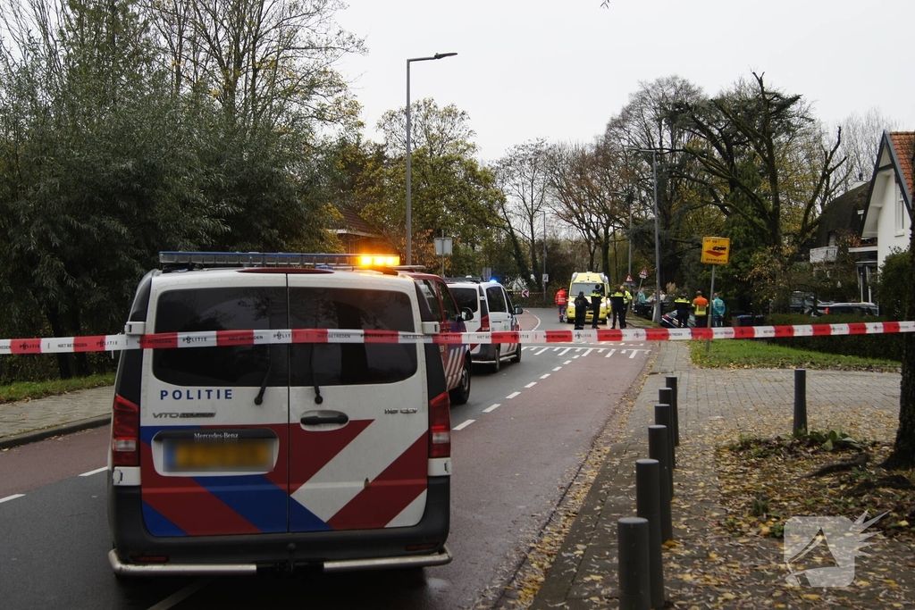 Auto raakt van weg en belandt in sloot