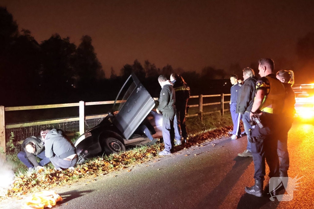 Auto raakt te water in ongeval