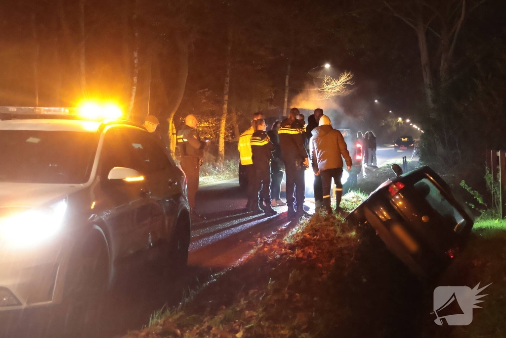 Auto raakt te water in ongeval