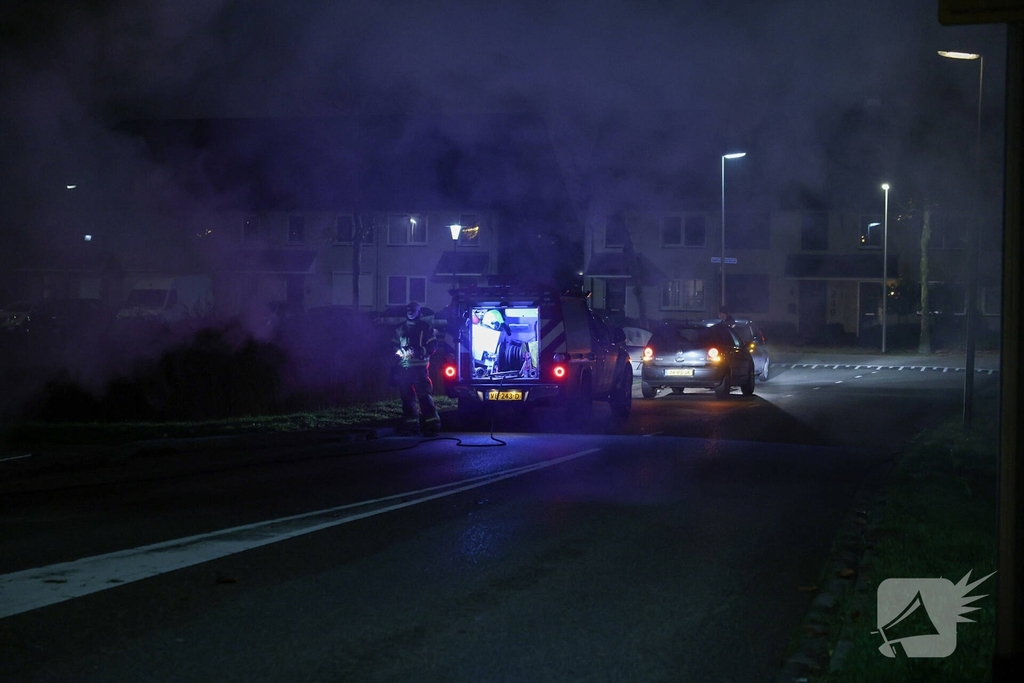 Brand in kledingcontainer veroorzaakt rookwolken