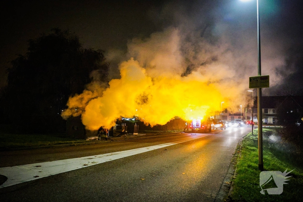 Brand in kledingcontainer veroorzaakt rookwolken