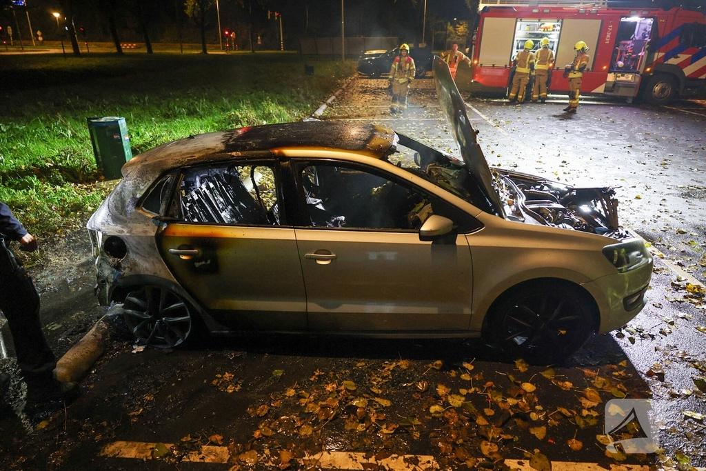 Auto volledig uitgebrand tijdens brandincident