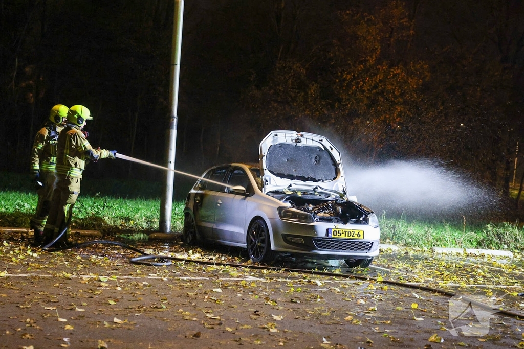 Auto volledig uitgebrand tijdens brandincident