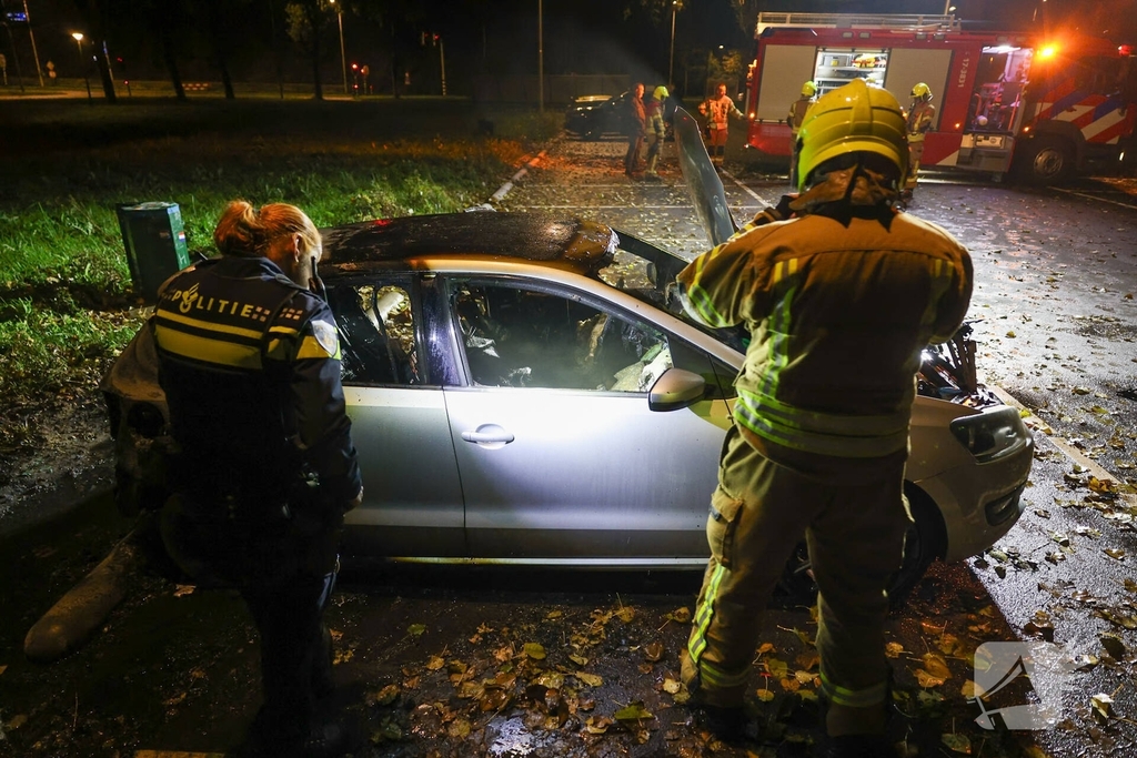 Auto volledig uitgebrand tijdens brandincident