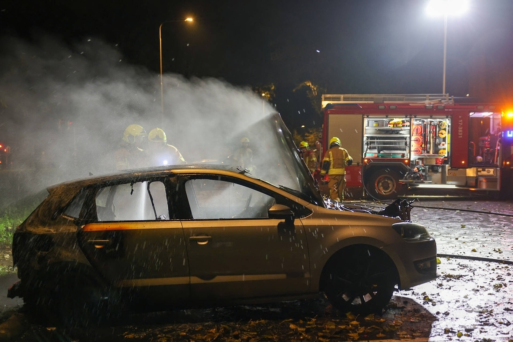 Auto volledig uitgebrand tijdens brandincident
