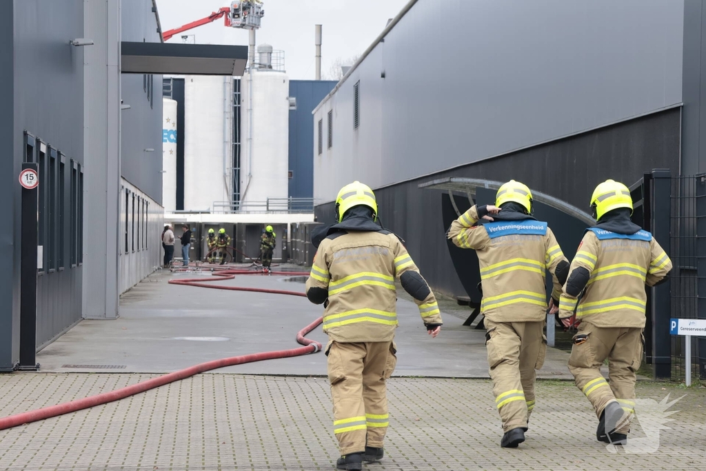 Grote brand in coatingsbedrijf veroorzaakt rookontwikkeling