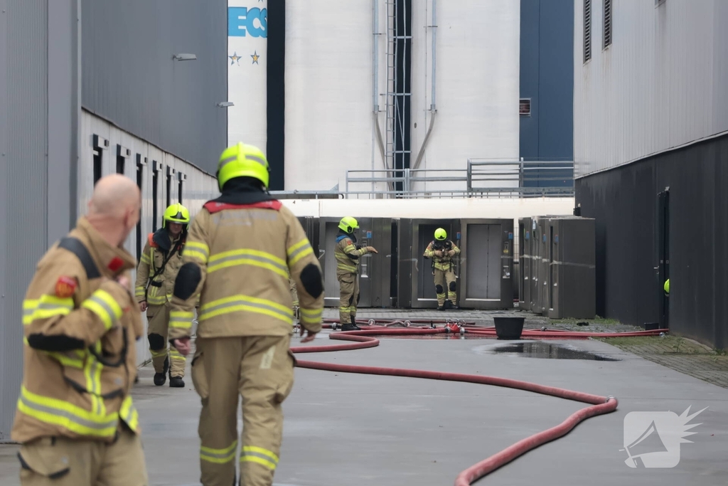 Grote brand in coatingsbedrijf veroorzaakt rookontwikkeling
