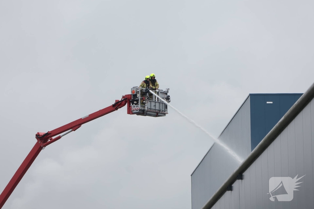 Grote brand in coatingsbedrijf veroorzaakt rookontwikkeling
