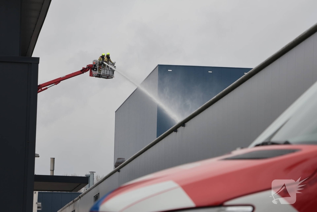 Grote brand in coatingsbedrijf veroorzaakt rookontwikkeling