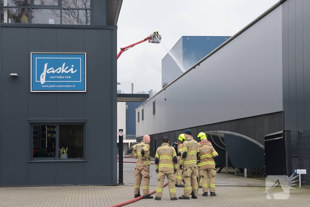 Grote brand in coatingsbedrijf veroorzaakt rookontwikkeling