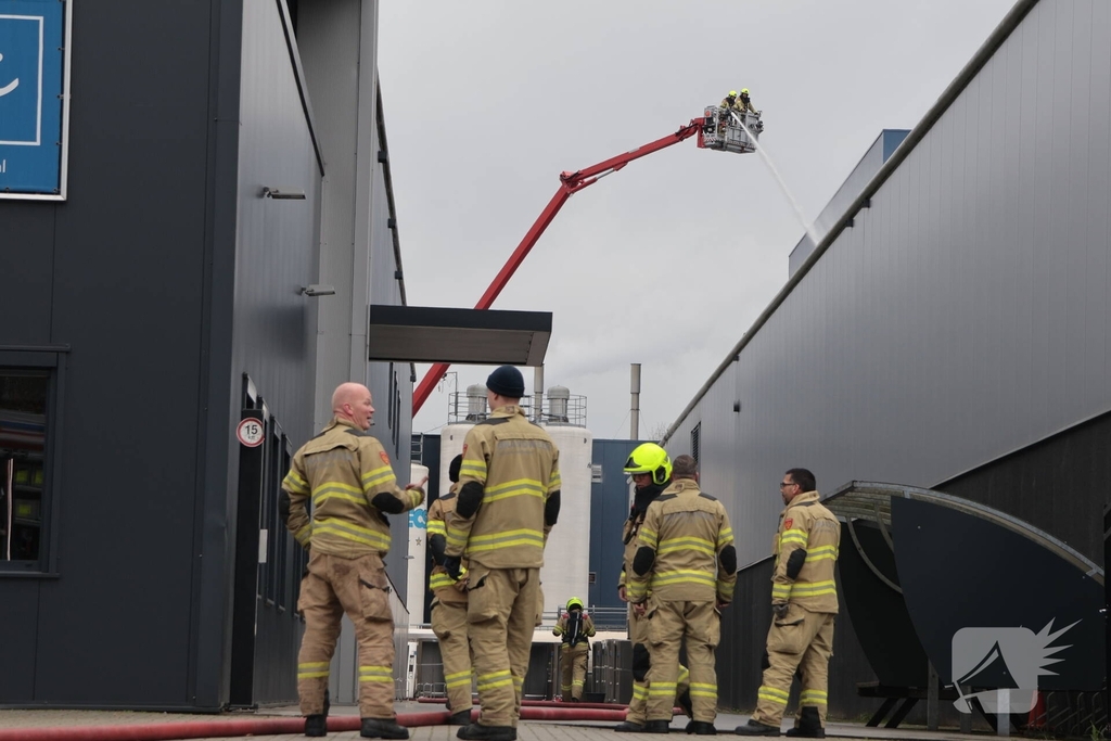 Grote brand in coatingsbedrijf veroorzaakt rookontwikkeling