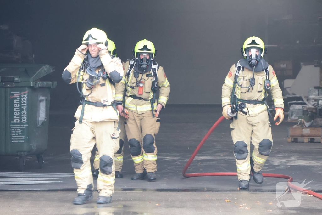 Grote brand in coatingsbedrijf veroorzaakt rookontwikkeling