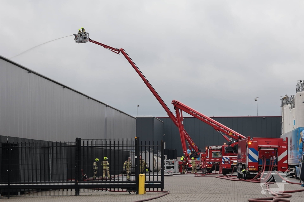 Grote brand in coatingsbedrijf veroorzaakt rookontwikkeling