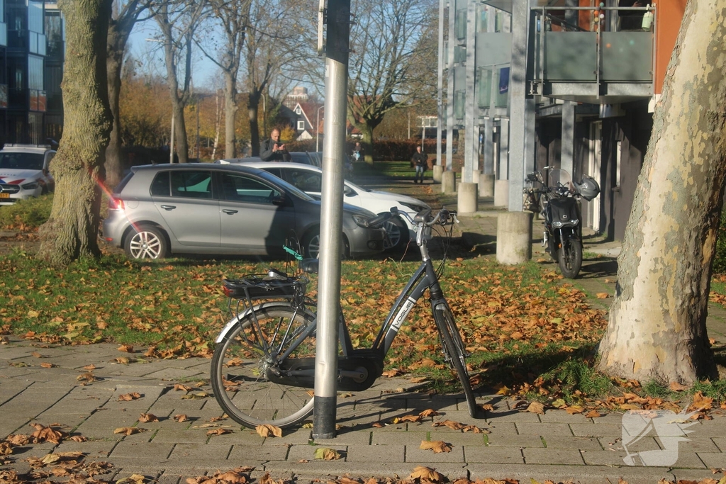 Fiets en auto beschadigd na botsing