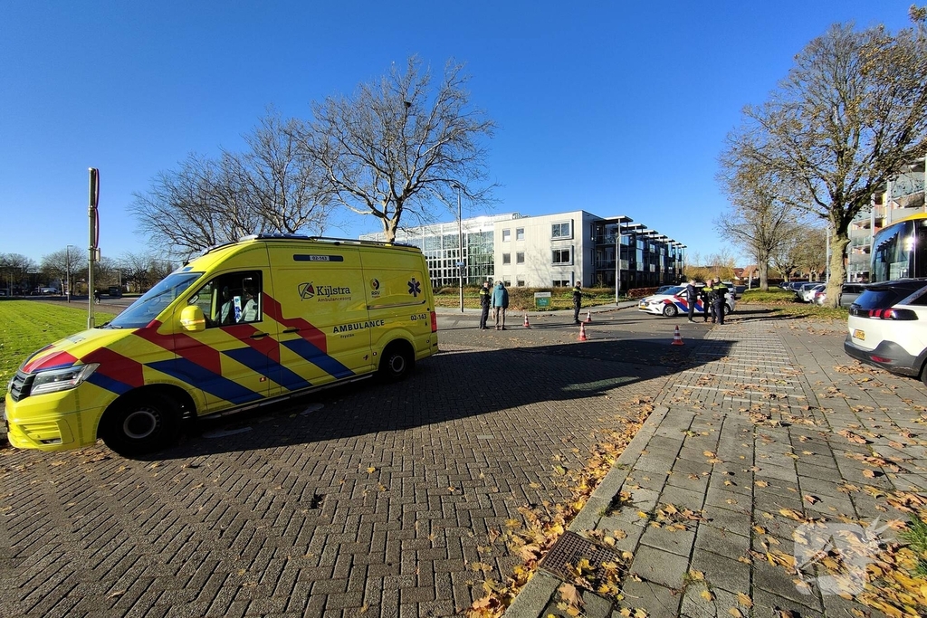 Fiets en auto beschadigd na botsing